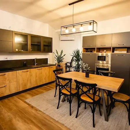 Luxurious & Stylish Penthouse With Private Pool *