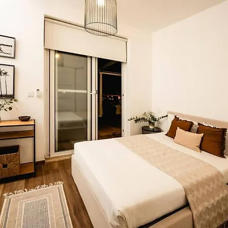 Luxurious & Stylish Penthouse With Private Pool Apartamento