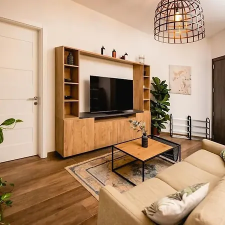 Luxurious & Stylish Penthouse With Private Pool *