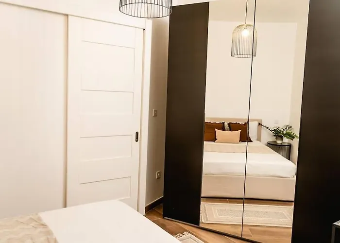 Luxurious & Stylish Penthouse With Private Pool Apartment