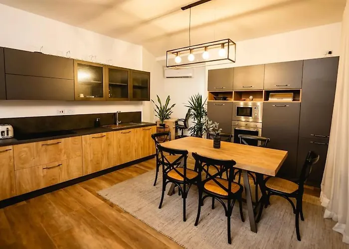 Luxurious & Stylish Penthouse With Private Pool *