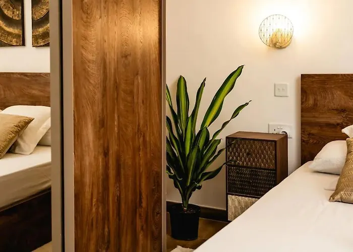 Luxurious & Stylish Penthouse With Private Pool Apartment *