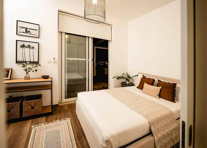 Luxurious & Stylish Penthouse With Private Pool Apartment